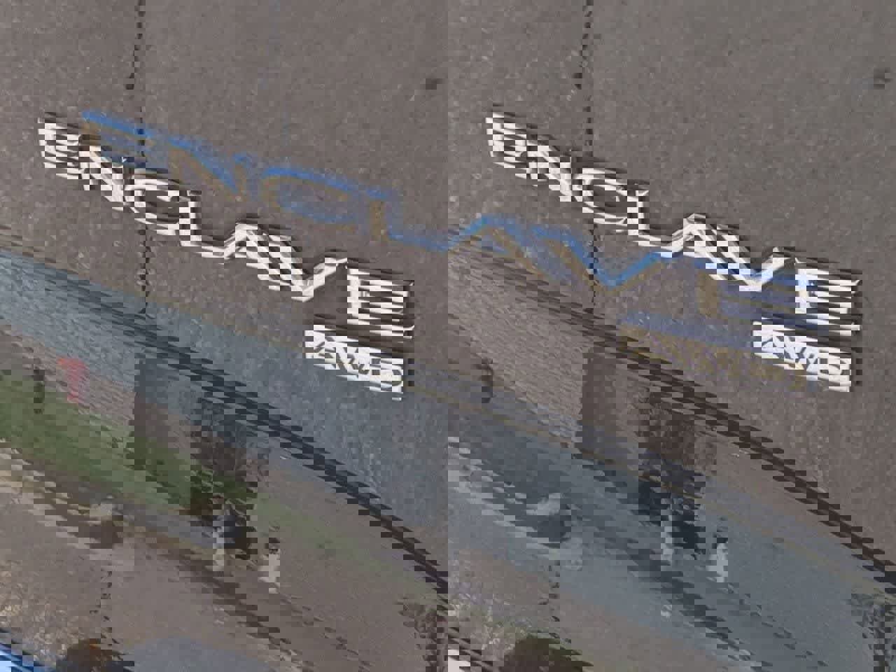 Used 2018 Buick Enclave Essence AWD/4WD image 12