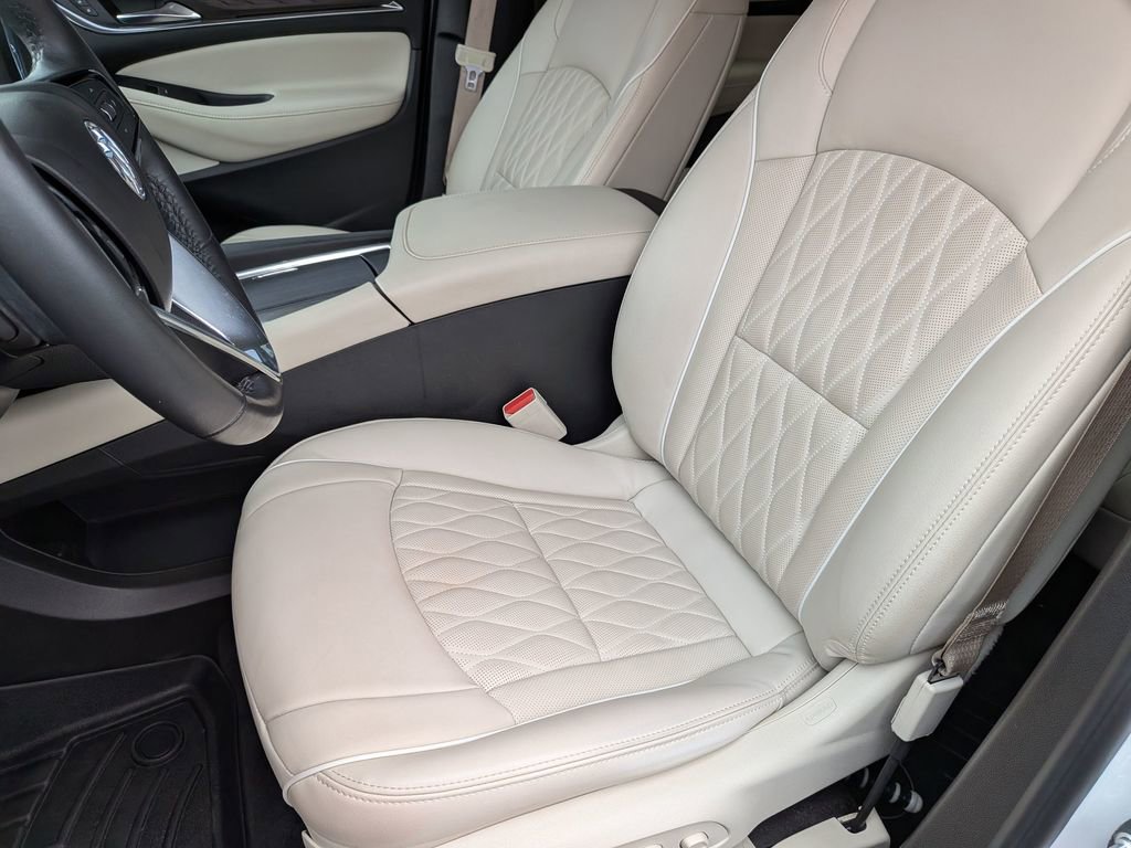 Used 2023 Buick Enclave Avenir w/ Avenir Technology Package image 13