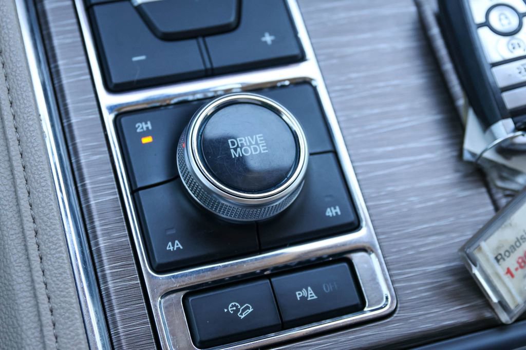 Used 2024 Ford Expedition Limited image 29