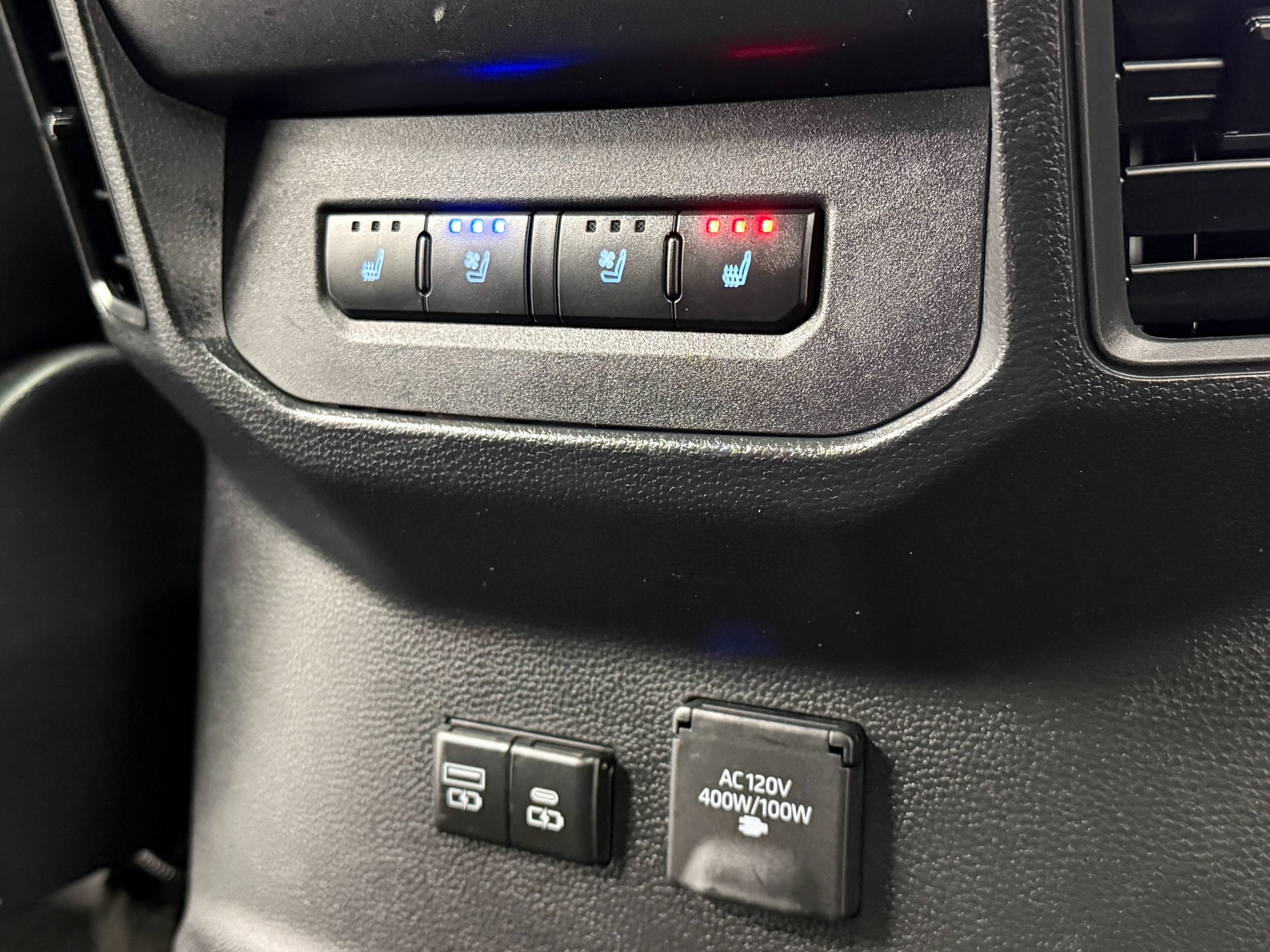 Used 2022 Toyota Tundra Platinum AWD/4WD image 35