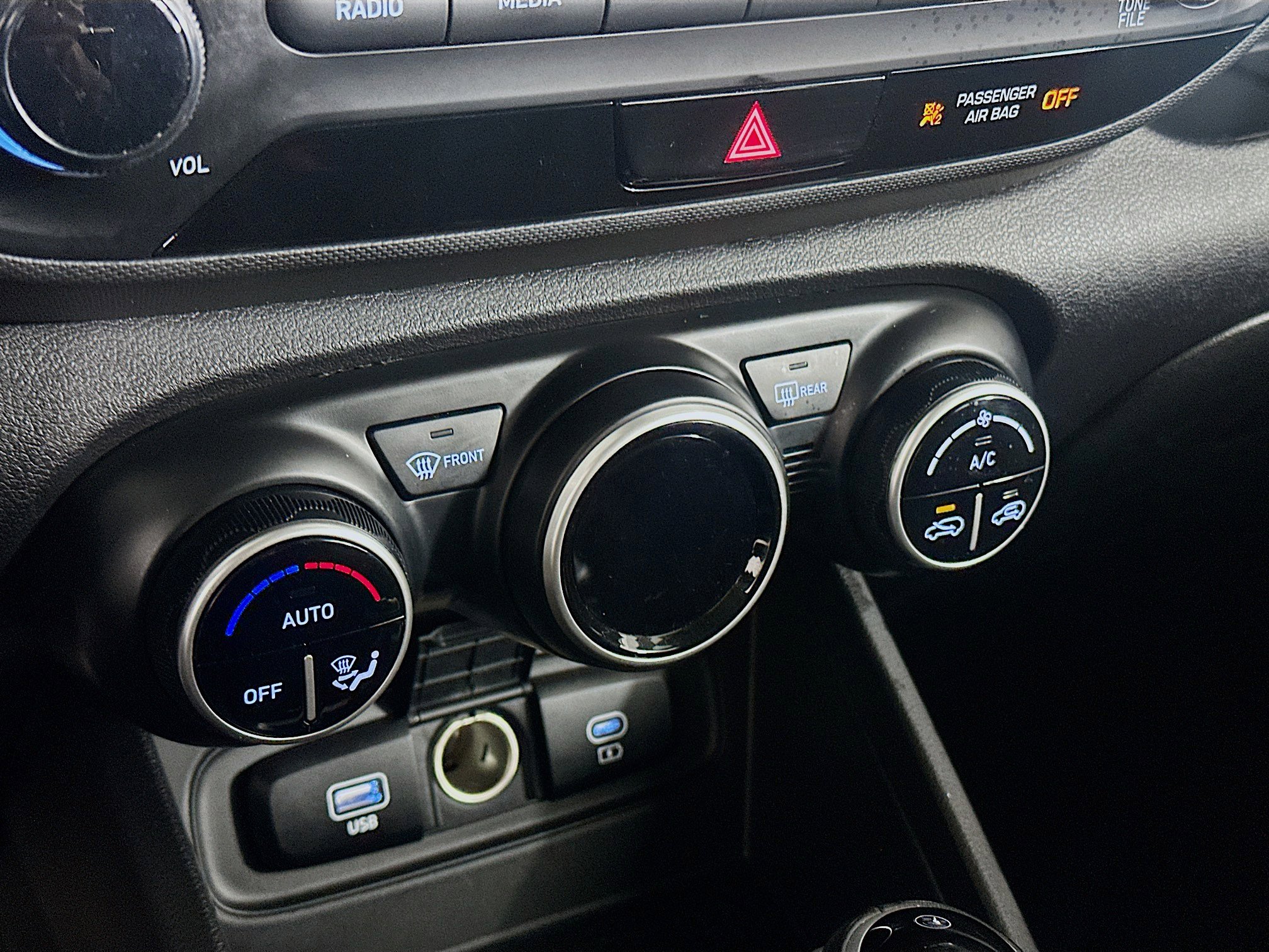 Used 2023 Hyundai Venue SEL image 22