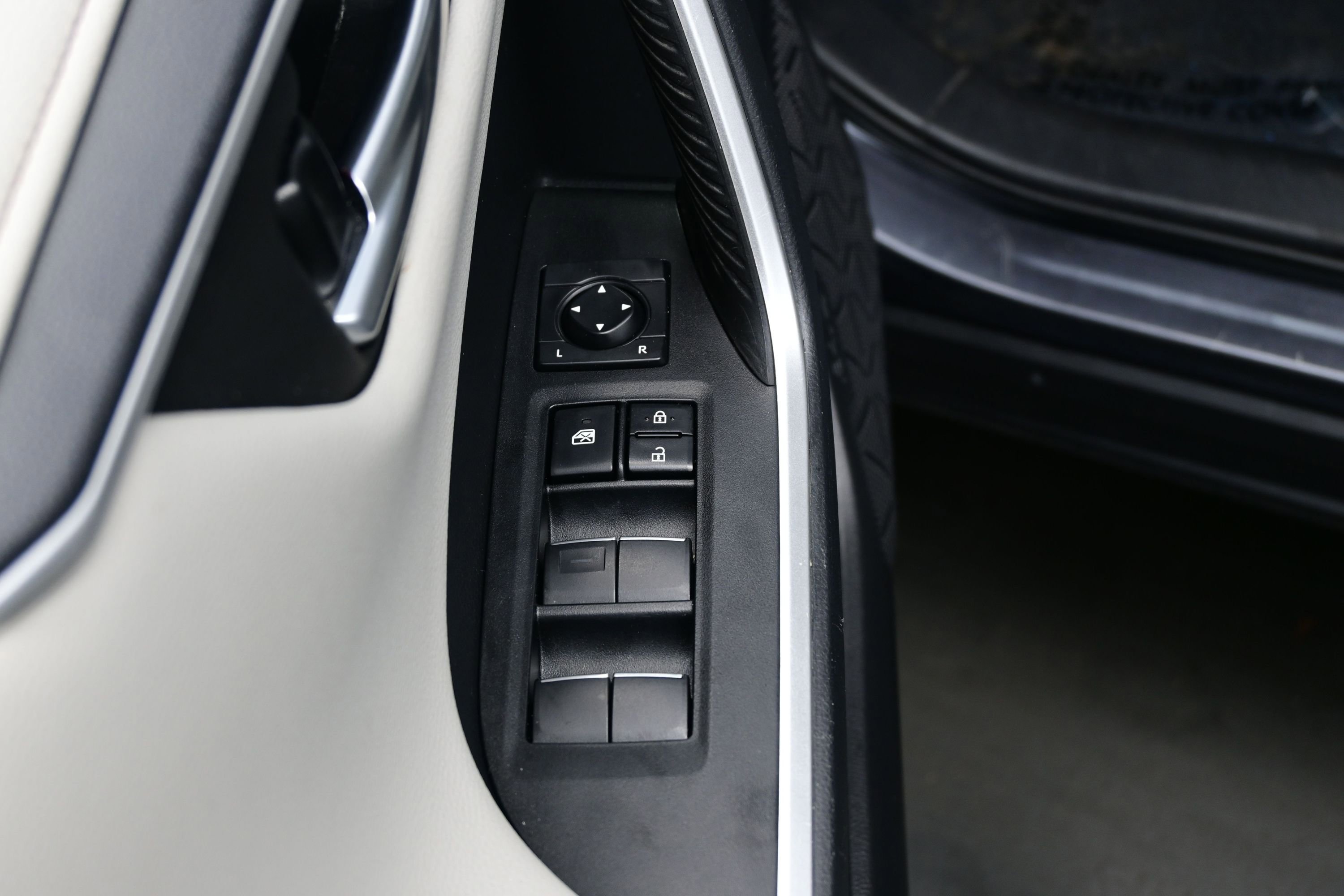 Used 2021 Toyota RAV4 Limited w/ Limited Grade Weather Package AWD/4WD image 10
