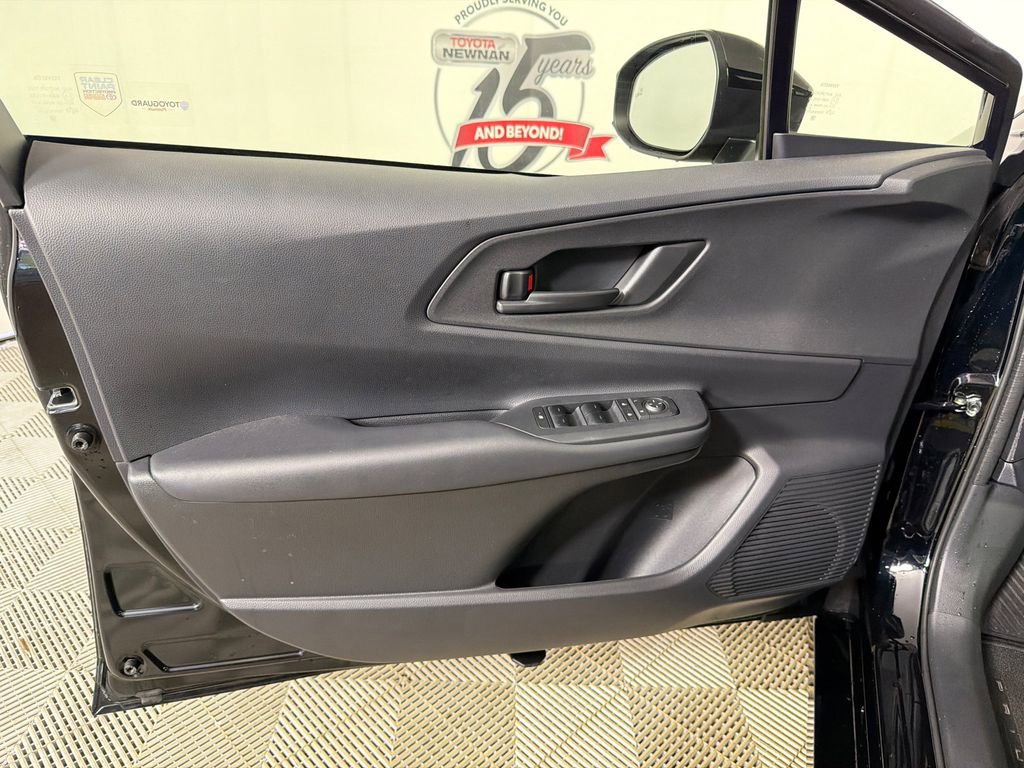 Used 2025 Toyota Prius Plug-In Hybrid image 10