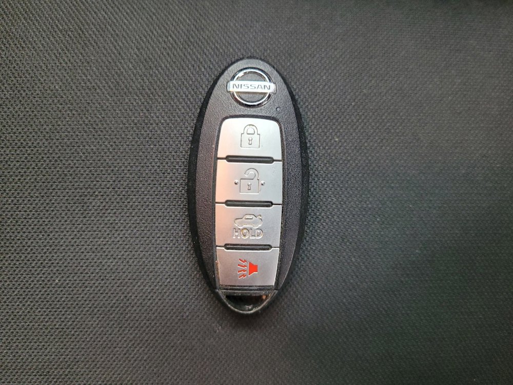 Used 2020 Nissan Versa SV FWD image 32