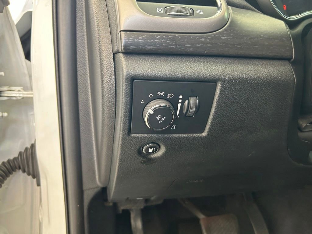 Used 2018 Jeep Grand Cherokee Altitude AWD/4WD image 40