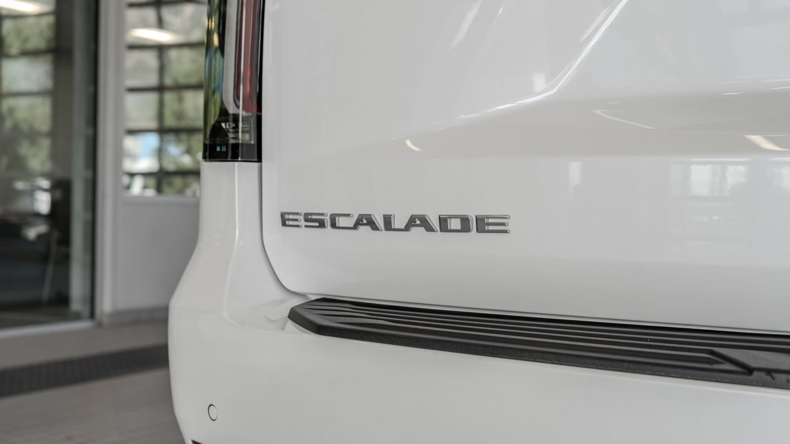Used 2024 Cadillac Escalade Premium Luxury AWD/4WD image 22