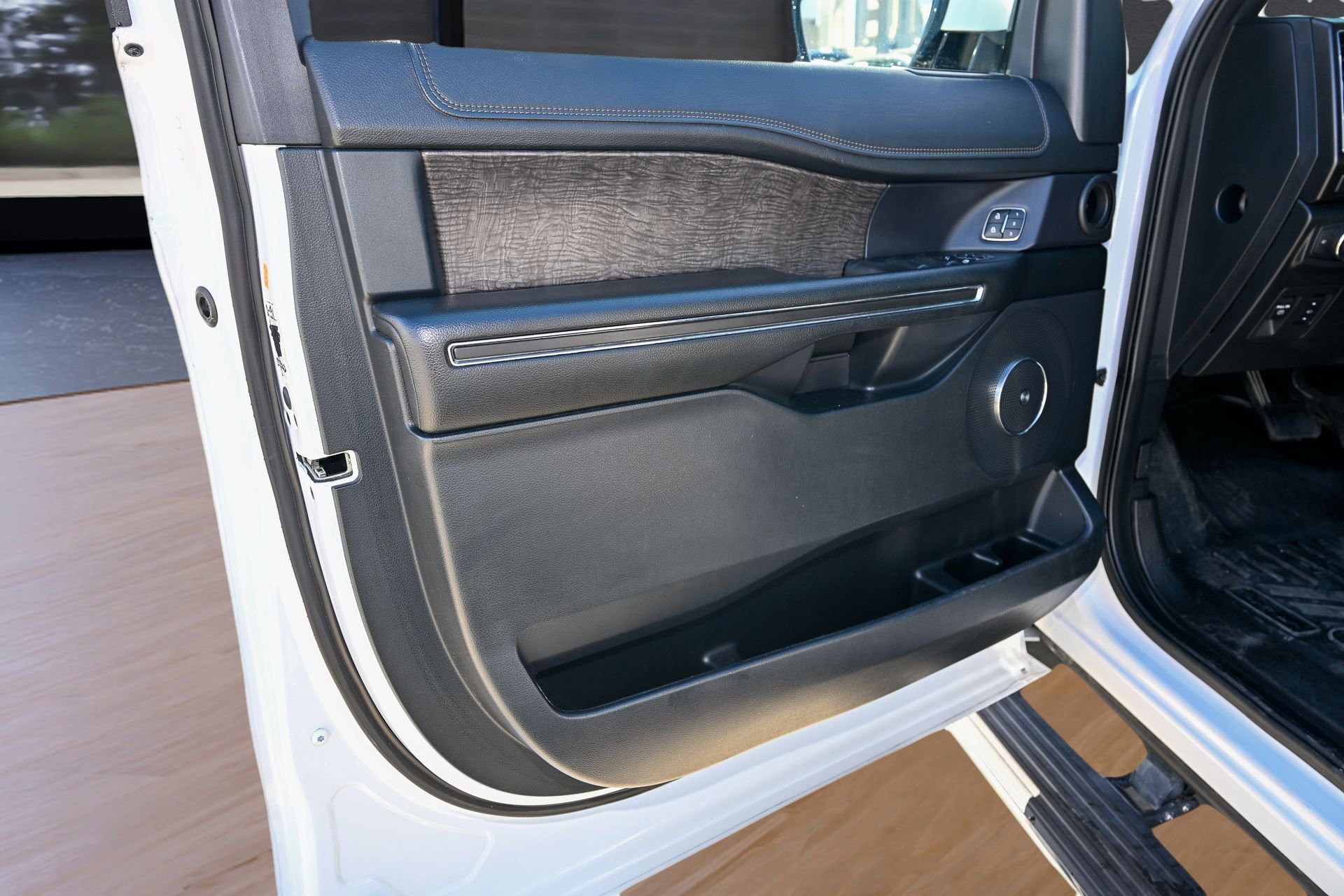 Used 2021 Ford Expedition Max Limited image 14