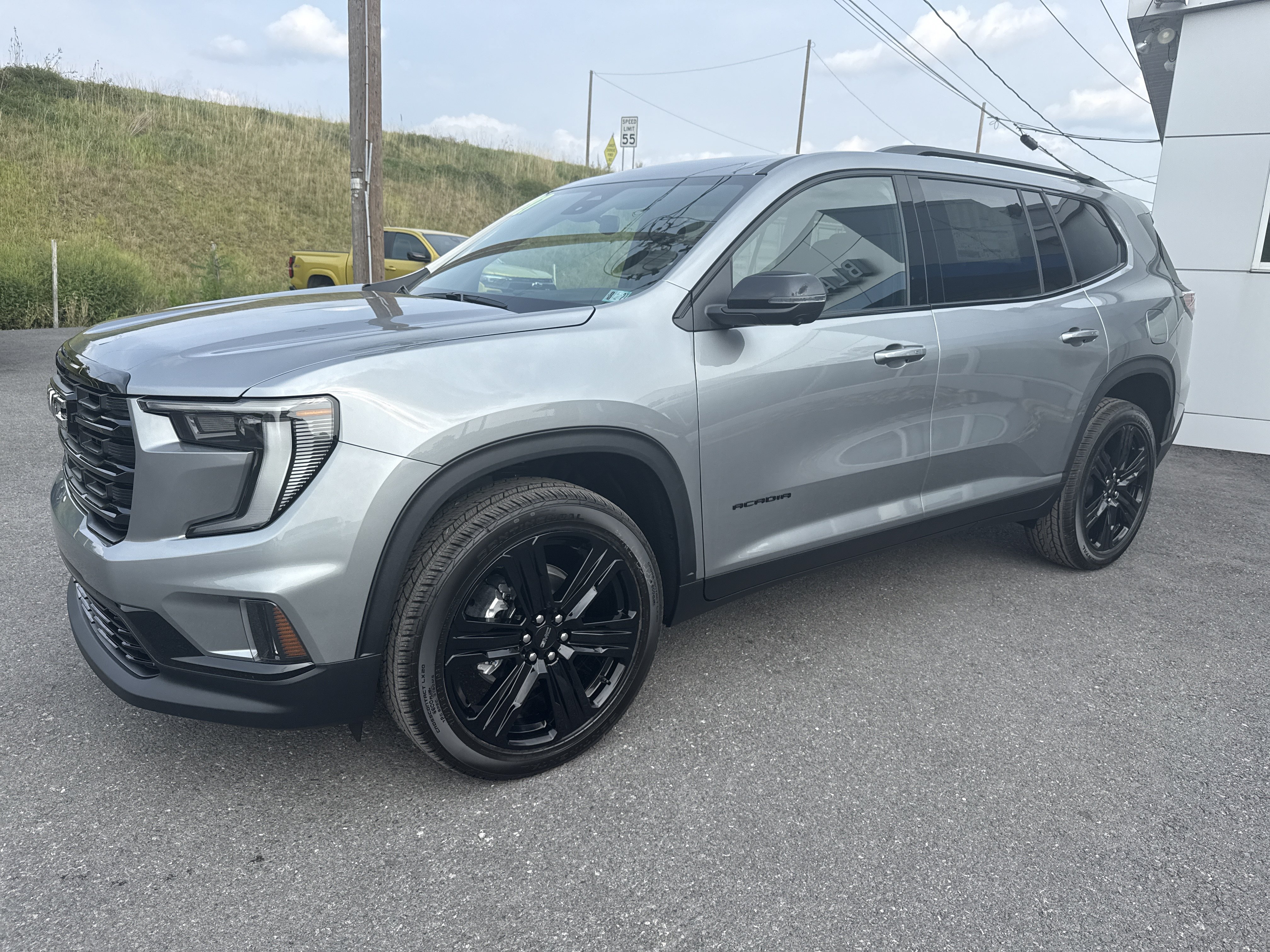 New 2027 GMC Acadia Elevation w/ Black Edition AWD/4WD image 7