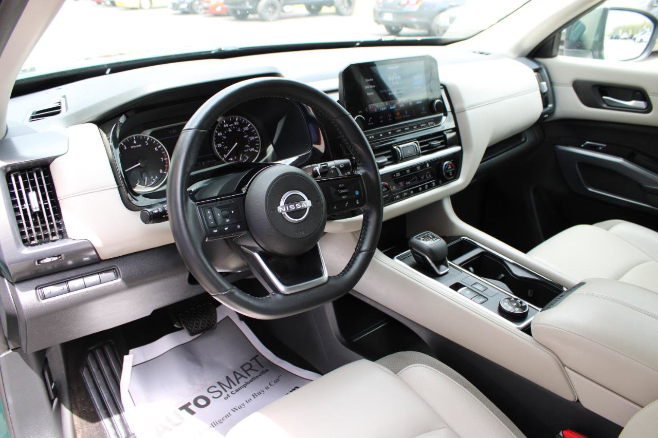 Used 2025 Nissan Pathfinder SL AWD/4WD image 15