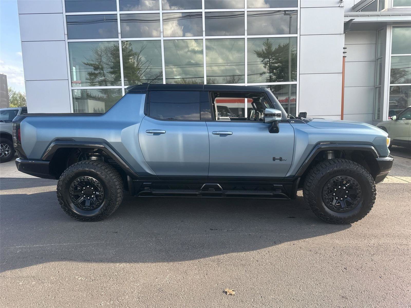 Used 2024 GMC Hummer EV 3X w/ Omega Edition AWD/4WD image 4