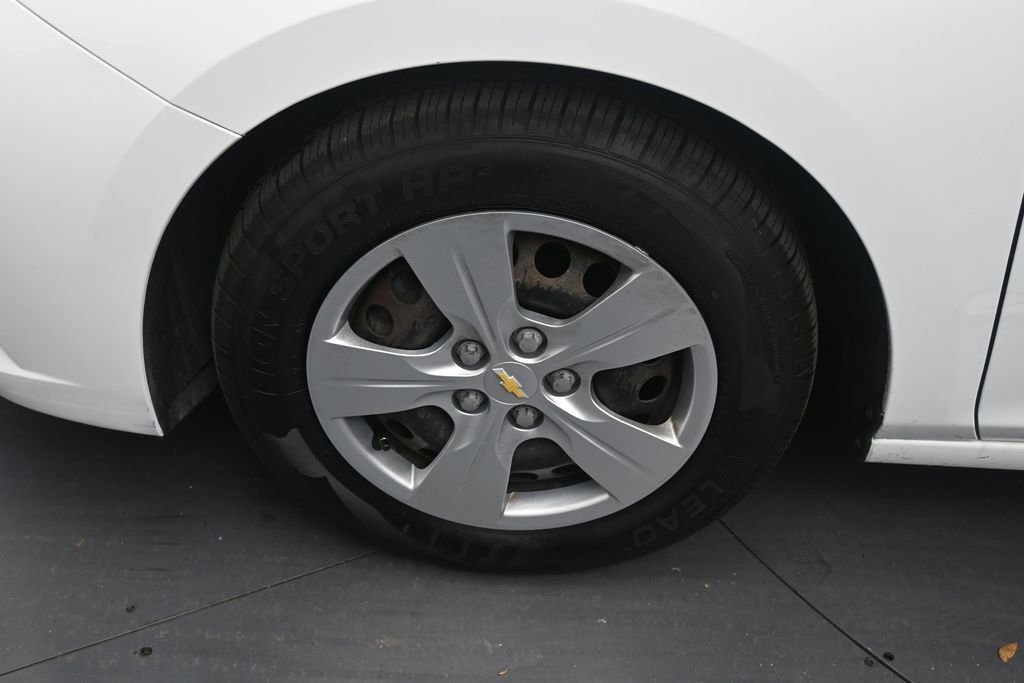 Used 2017 Chevrolet Cruze LS FWD image 9