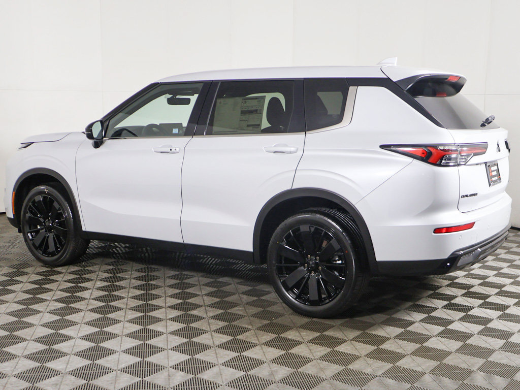 New 2026 Mitsubishi Outlander LE FWD image 14