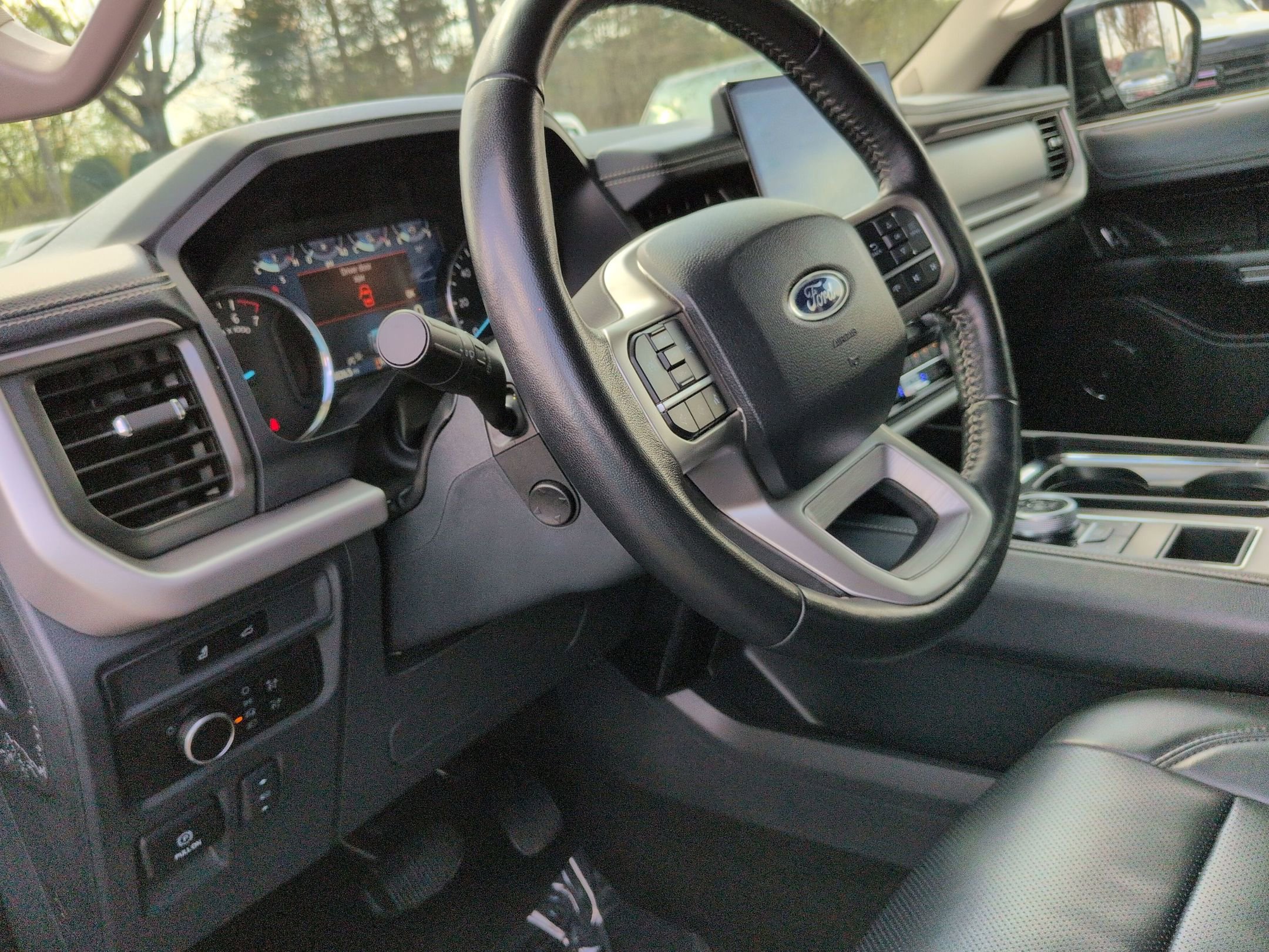 Used 2024 Ford Expedition Max XLT image 18