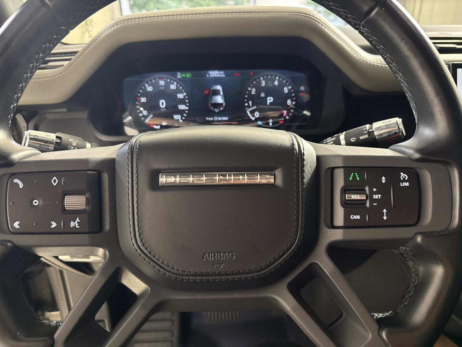 Used 2022 Land Rover Defender 110 X-Dynamic HSE AWD/4WD image 28