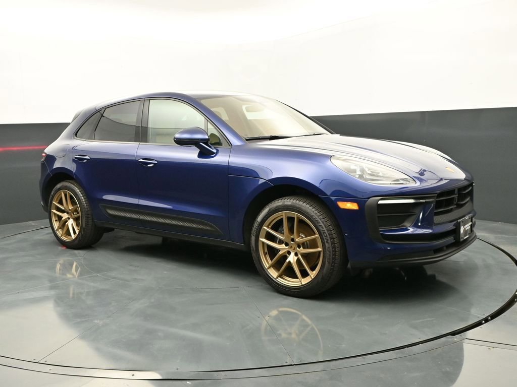 Used 2025 Porsche Macan image 2