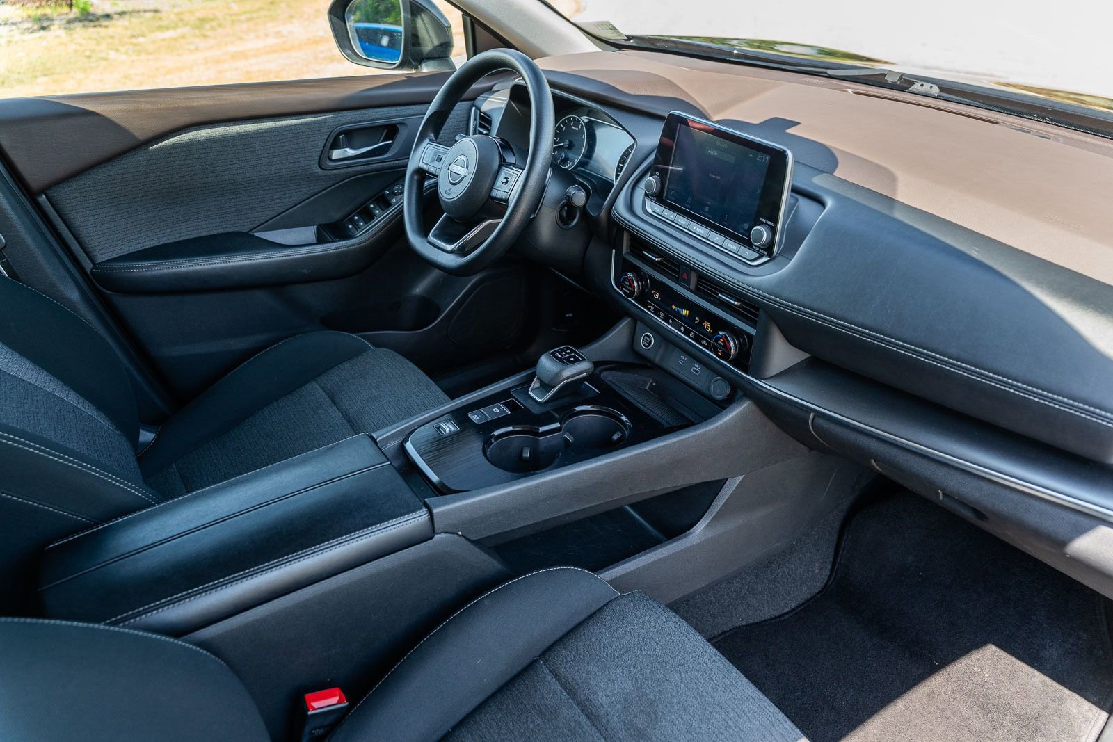 Used 2023 Nissan Rogue SV FWD image 12