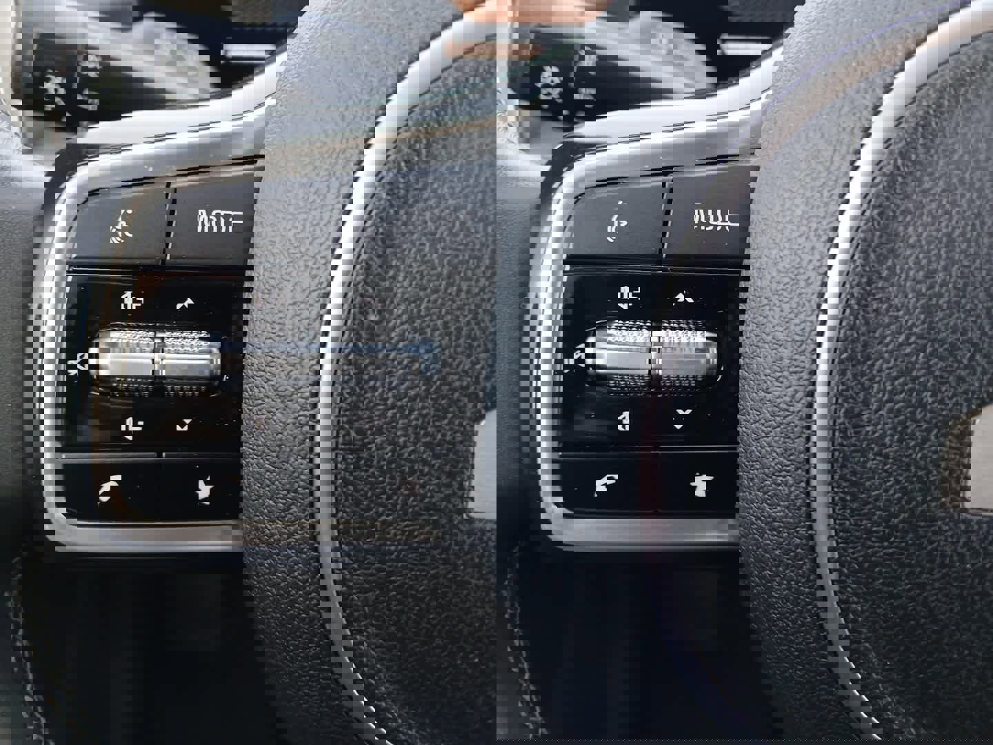 Used 2024 Kia Sorento S image 18