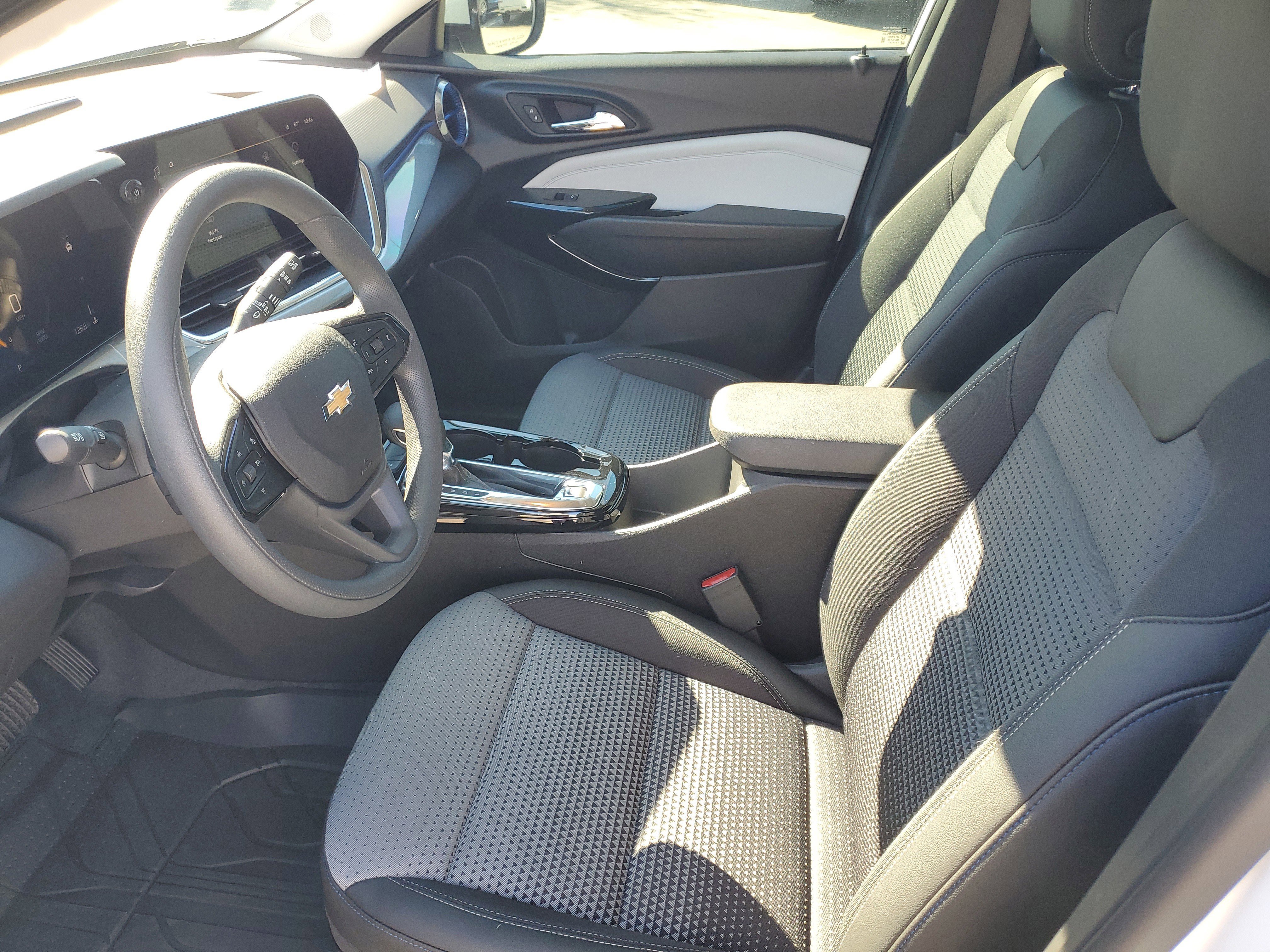 Used 2025 Chevrolet Trax LT image 19