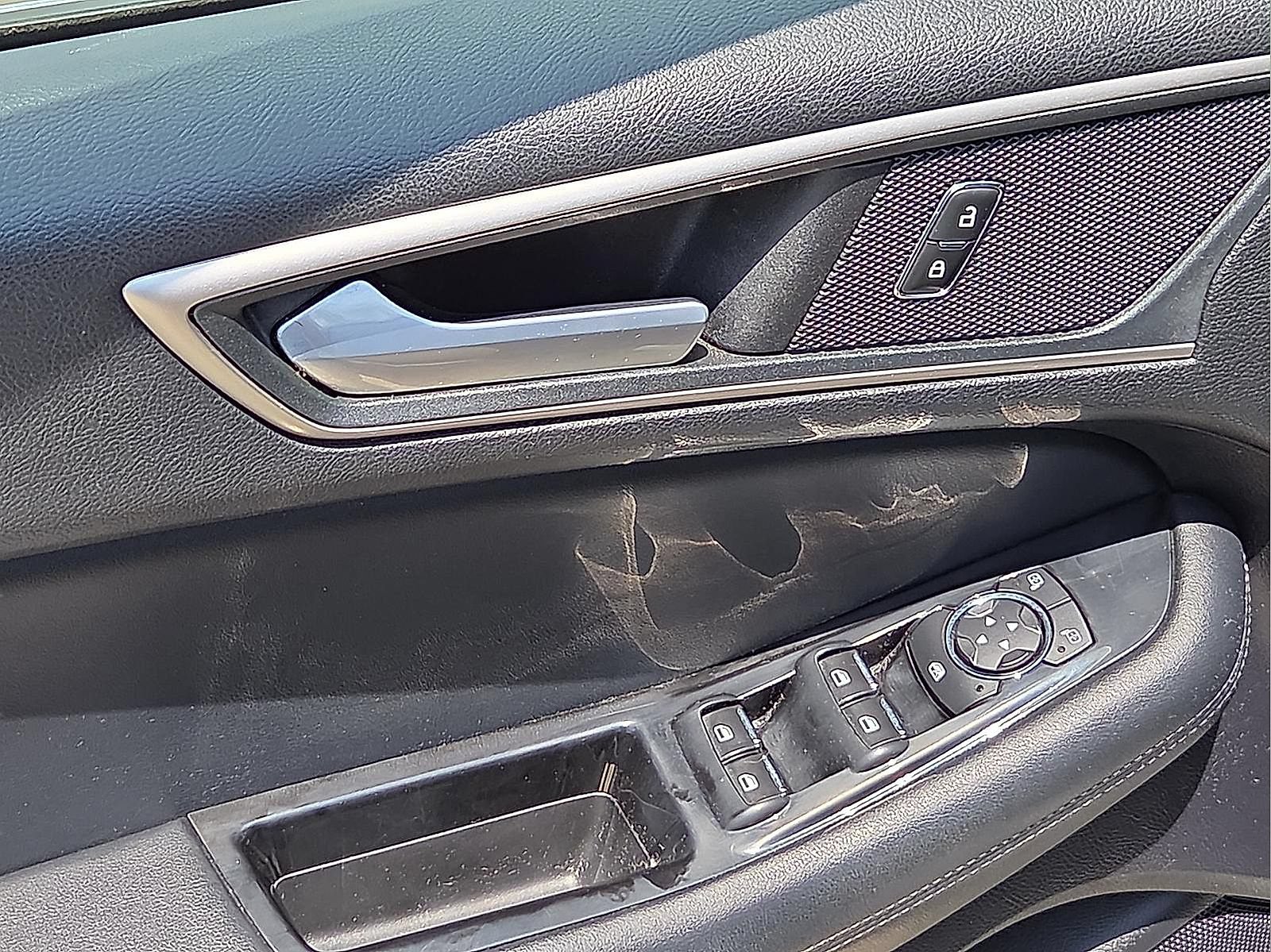 Used 2019 Ford Edge SEL w/ Equipment Group 201A FWD image 13