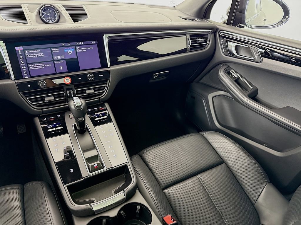 Certified 2025 Porsche Macan image 27