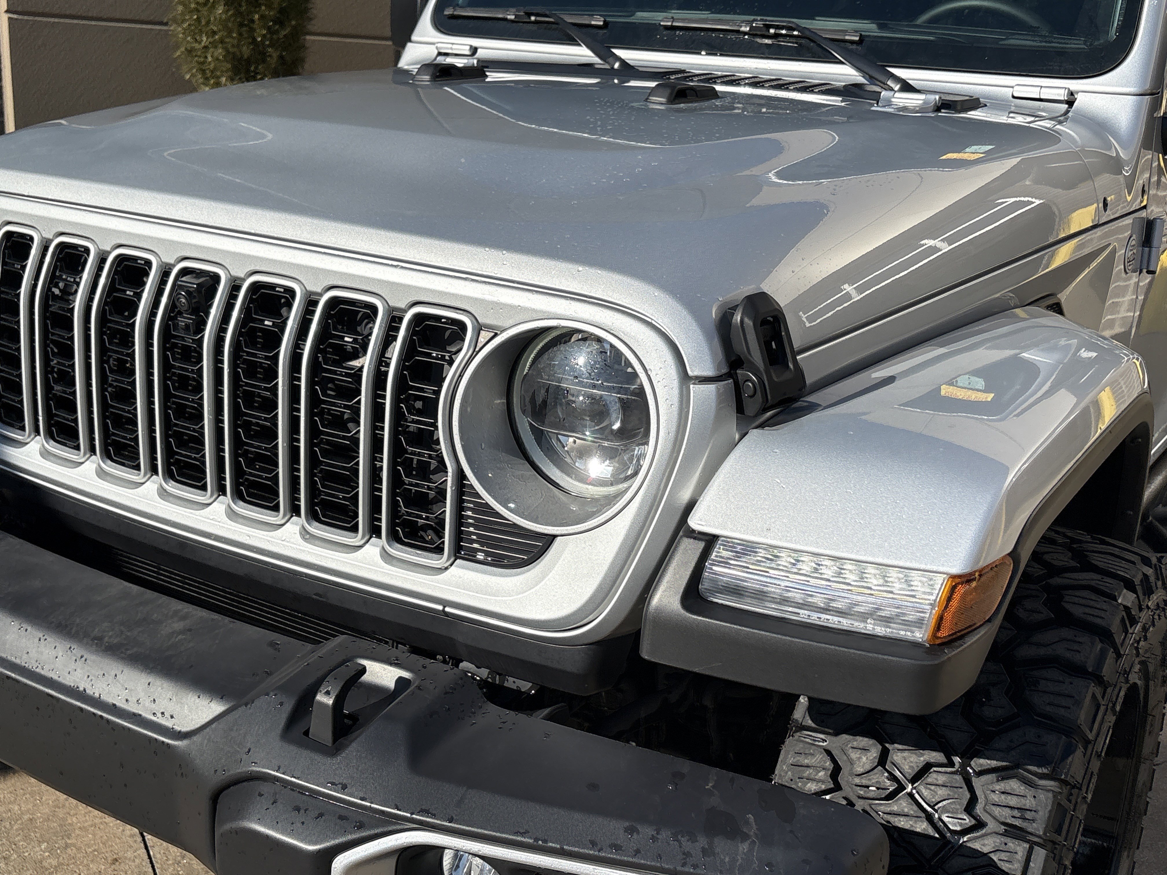 Used 2024 Jeep Wrangler Unlimited Sahara w/ Technology Group image 6