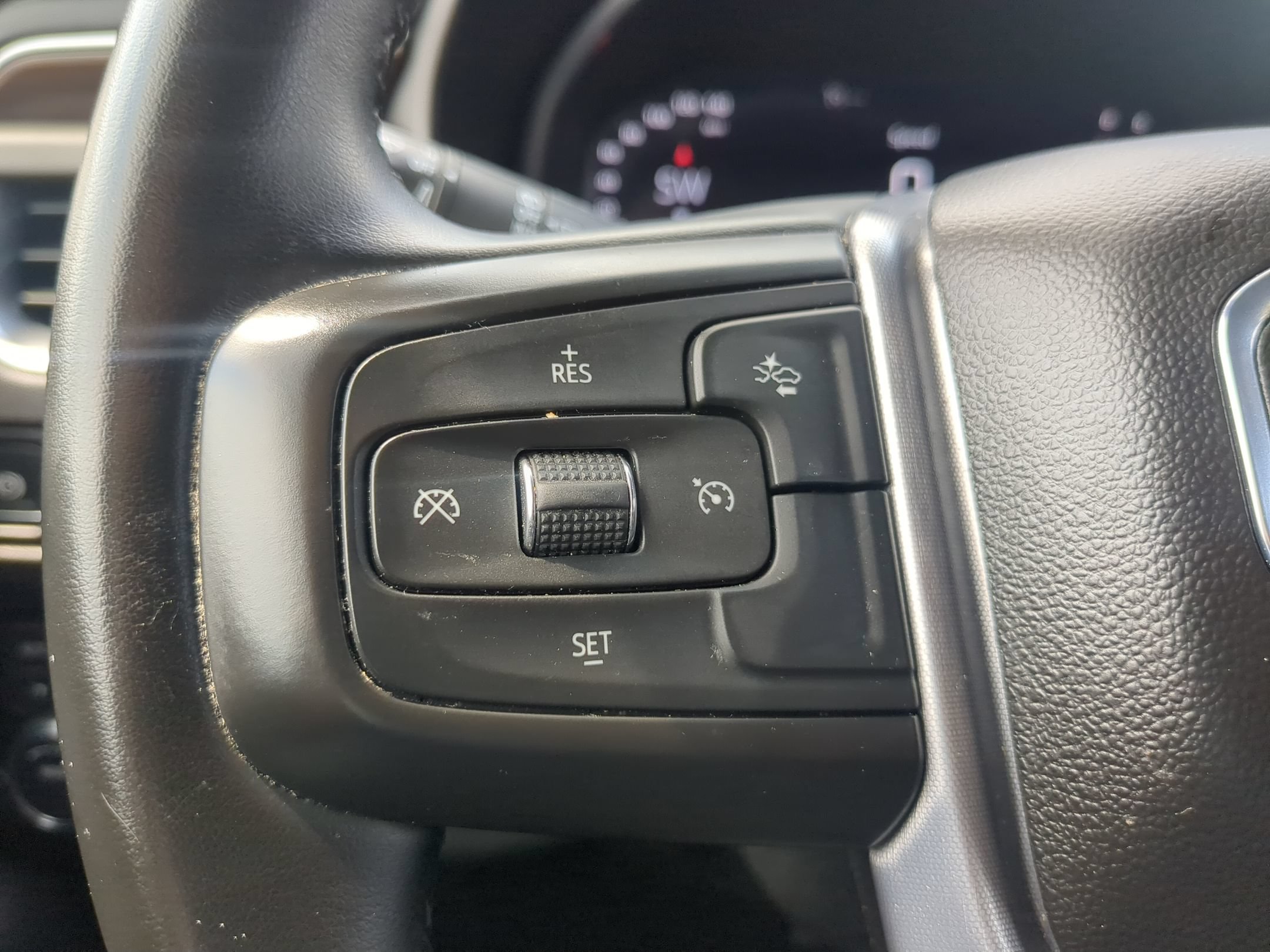 Used 2024 GMC Yukon SLE w/ Gmc Pro Safety Plus Package AWD/4WD image 22