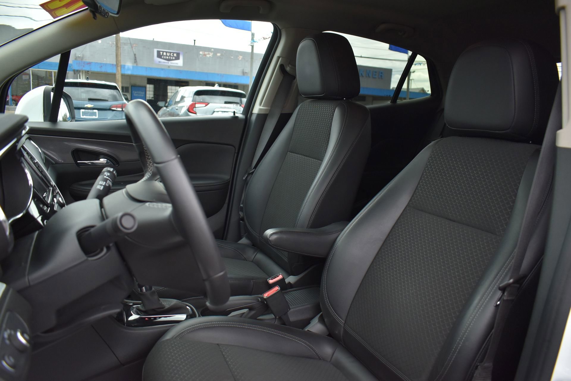 Used 2022 Buick Encore Preferred w/ Safety Package II image 16