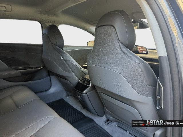 Used 2025 Lucid Air Pure RWD image 23