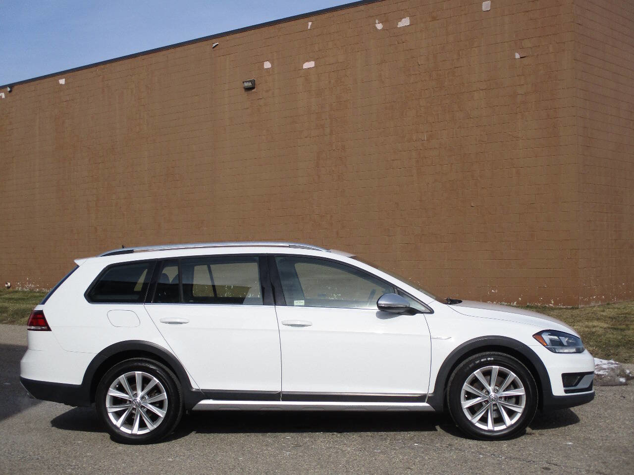 Used 2018 Volkswagen Golf Alltrack SE image 8