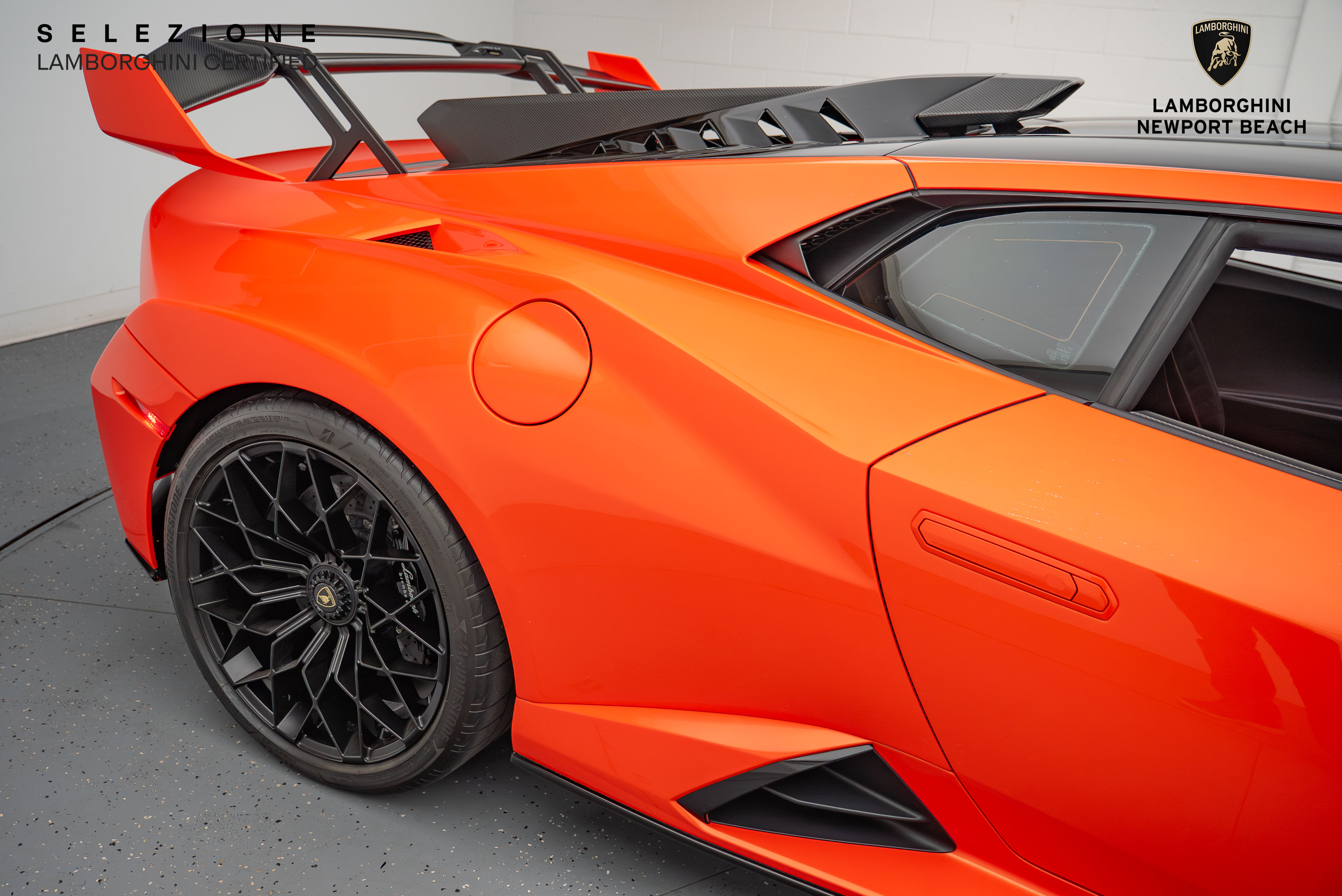 Used 2022 Lamborghini Huracan STO image 8