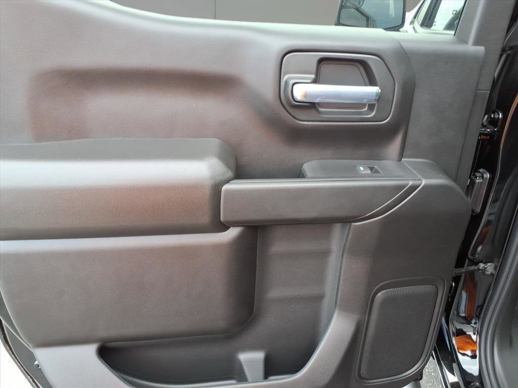 New 2026 Chevrolet Silverado 1500 Custom w/ LPO, Dark Essentials Package AWD/4WD image 9