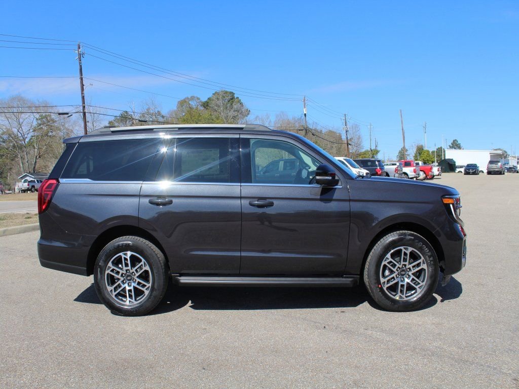 New 2026 Ford Expedition Active image 7