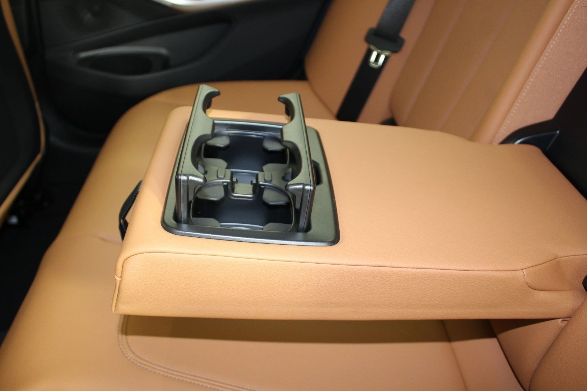 New 2026 BMW 330i Sedan w/ Premium Package RWD image 17