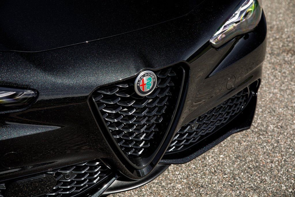 New 2025 Alfa Romeo Giulia AWD w/ Driving Assist Package image 13