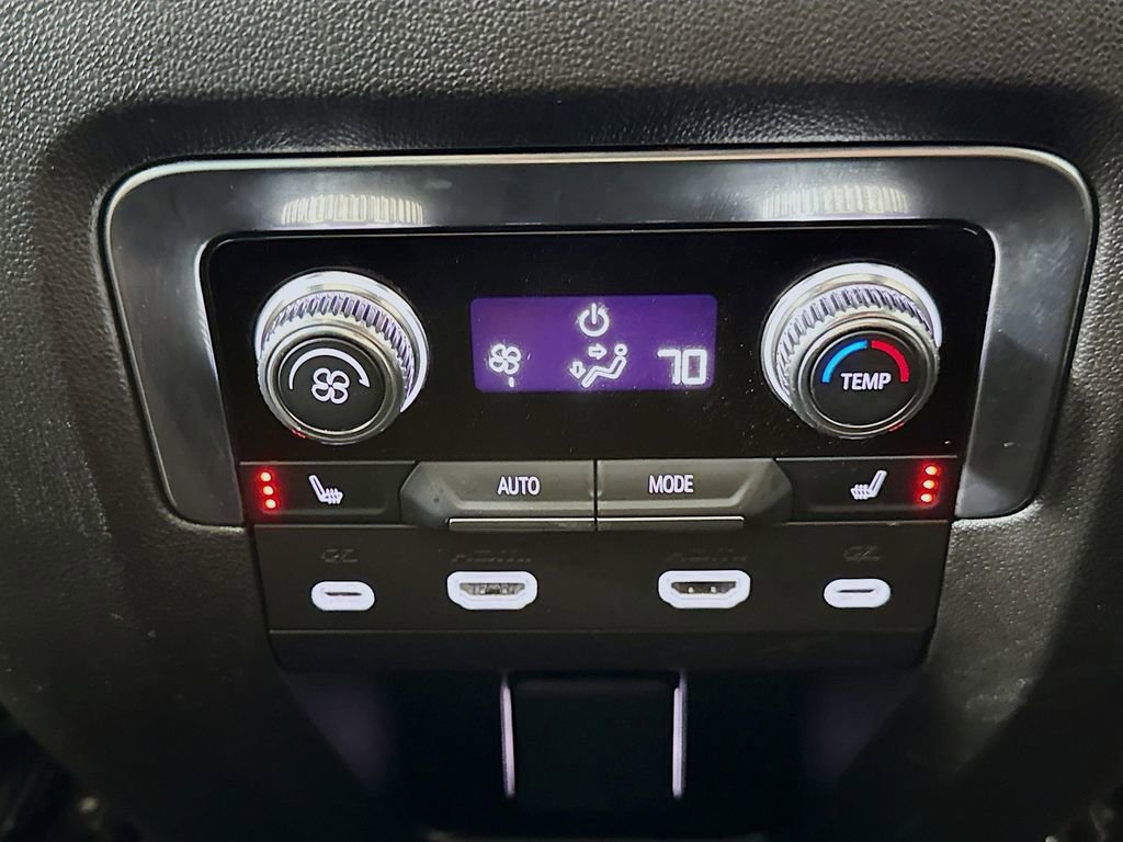 Used 2024 GMC Yukon XL Denali AWD/4WD image 27