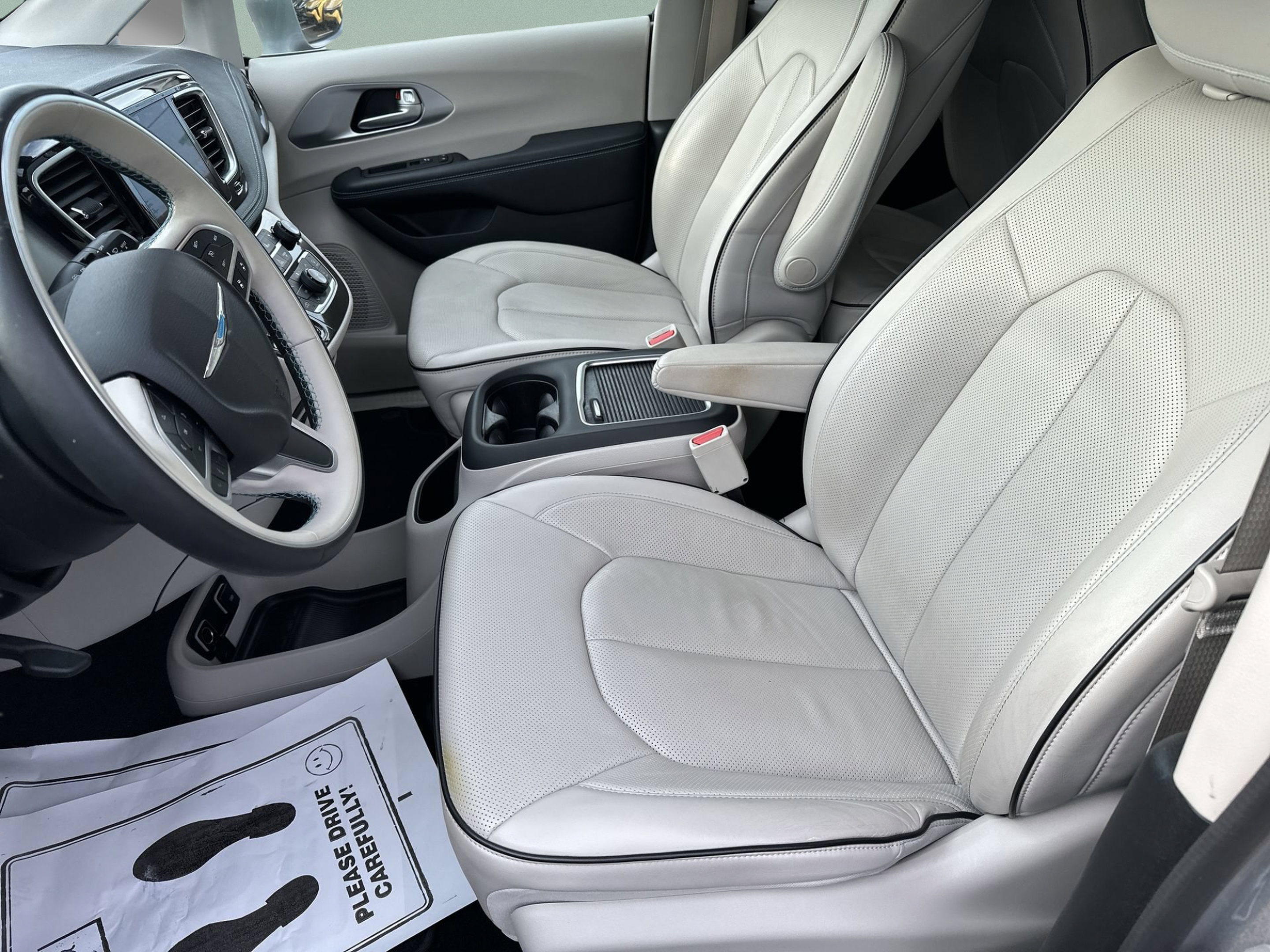 Used 2018 Chrysler Pacifica Limited w/ Advanced Safetytec Group FWD image 13