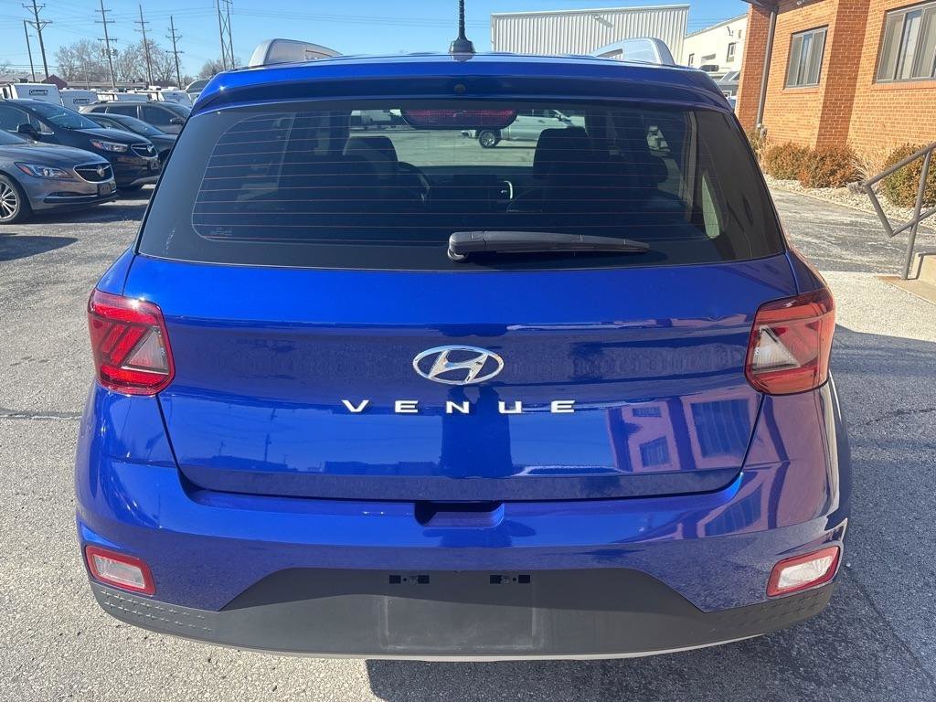 Used 2025 Hyundai Venue Limited FWD image 11