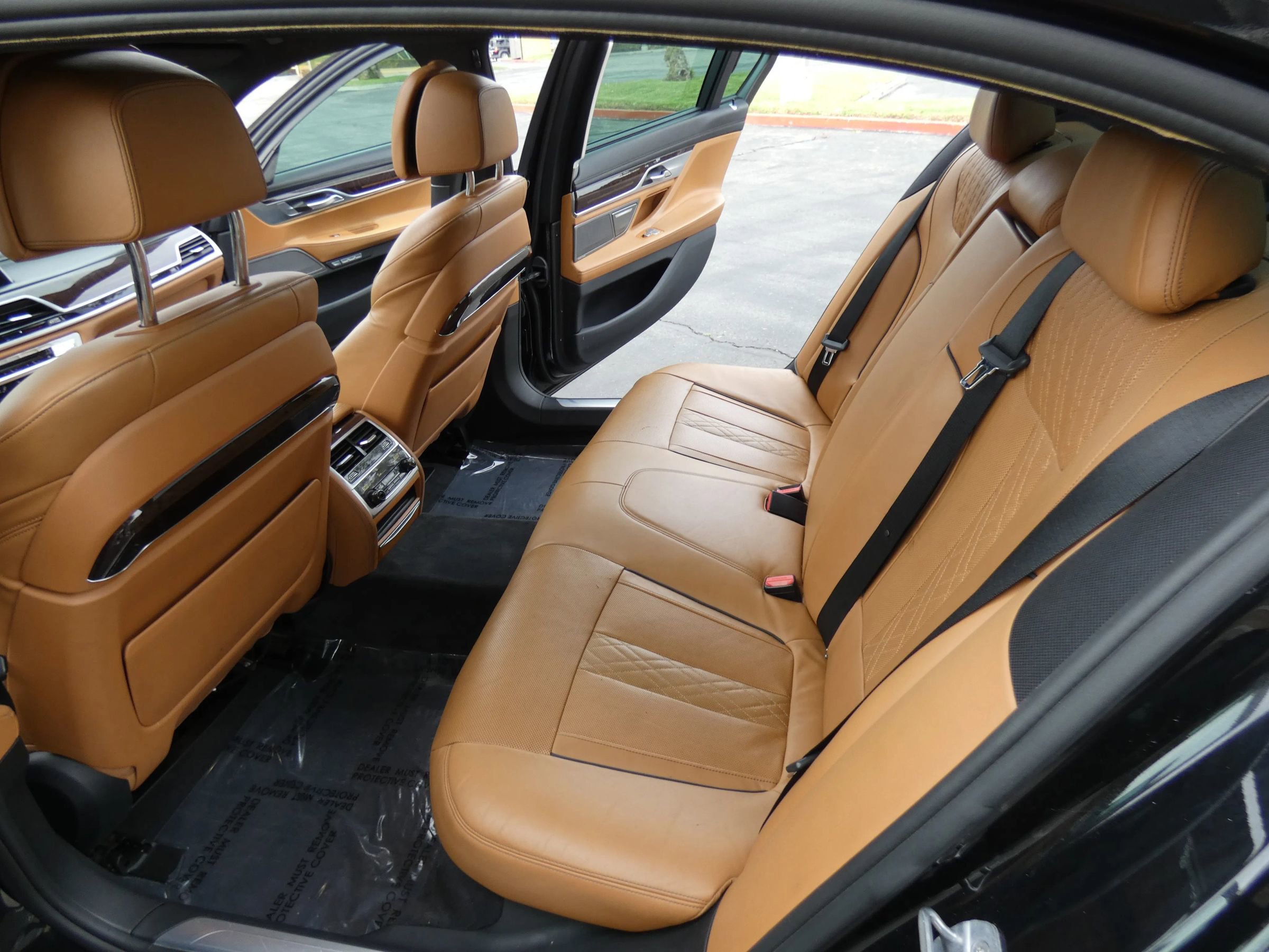 Used 2016 BMW 750i xDrive image 29