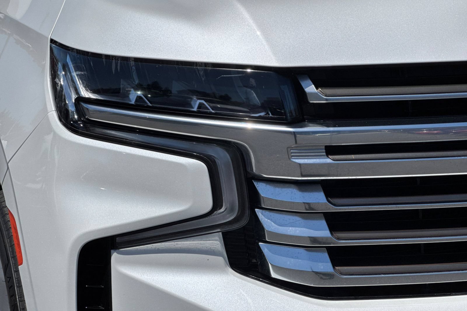 Used 2023 Chevrolet Suburban High Country w/ LPO, Illumination Package AWD/4WD image 42