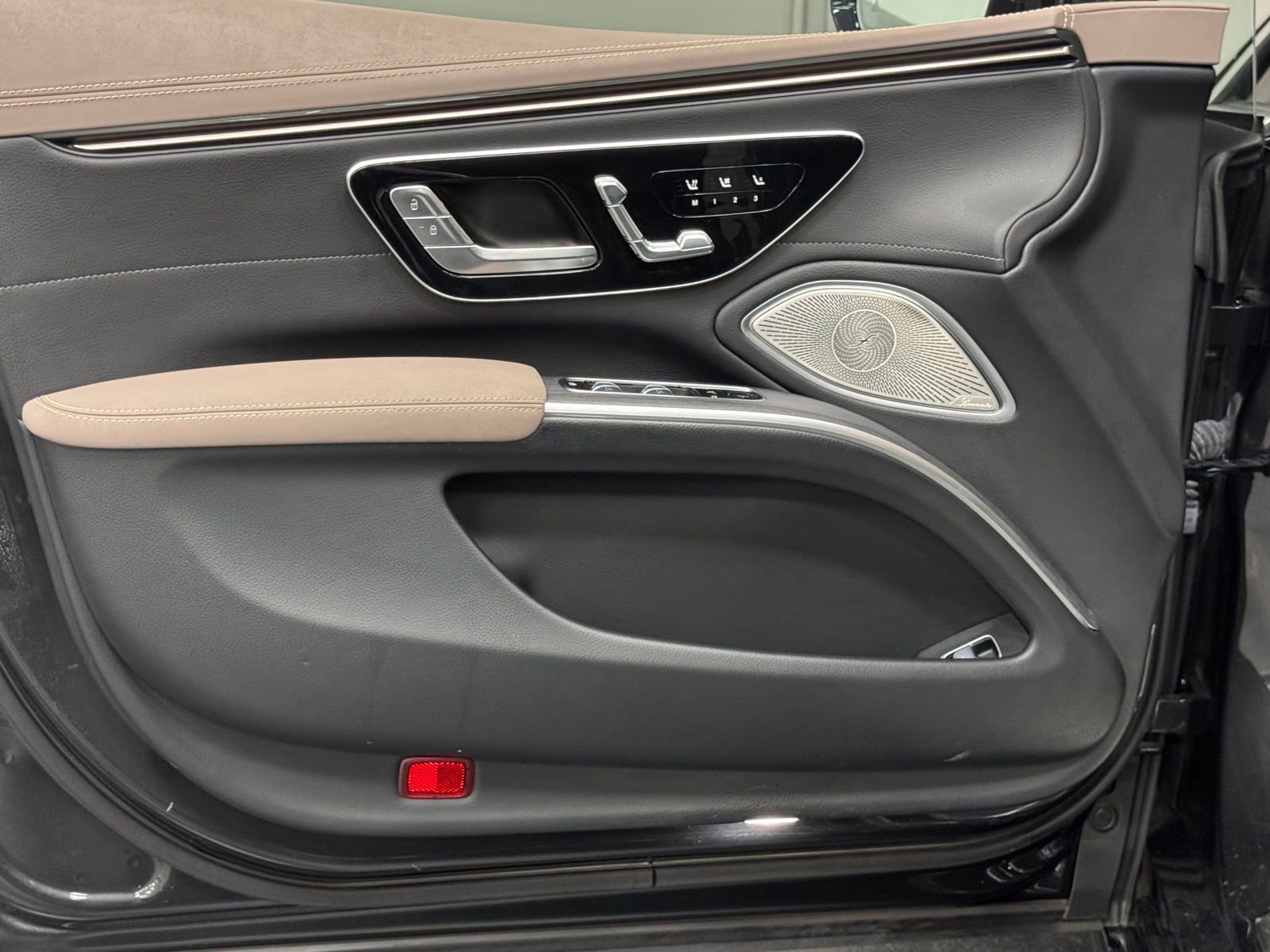 Certified 2023 Mercedes-Benz EQS 580 4MATIC Sedan image 21