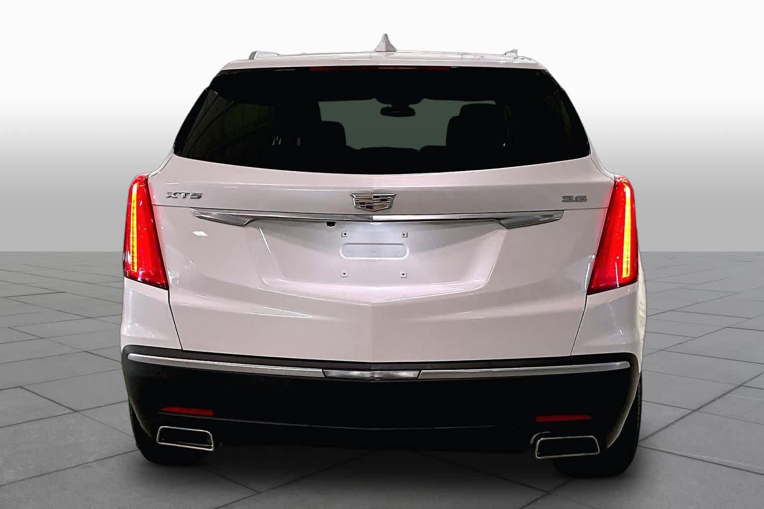 Used 2017 Cadillac XT5 Luxury AWD/4WD image 5