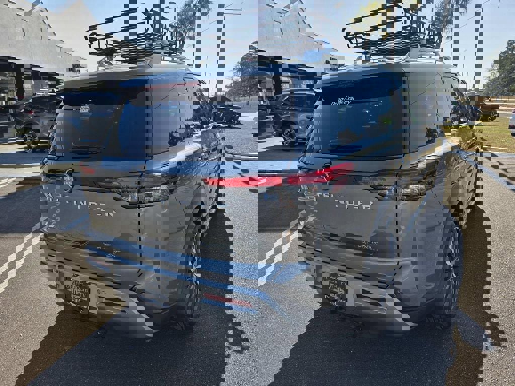 Used 2022 Nissan Pathfinder Platinum w/ Cargo Package image 3