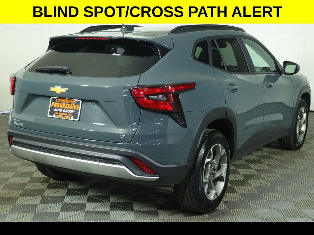 Used 2025 Chevrolet Trax LT w/ LT Convenience Package image 10