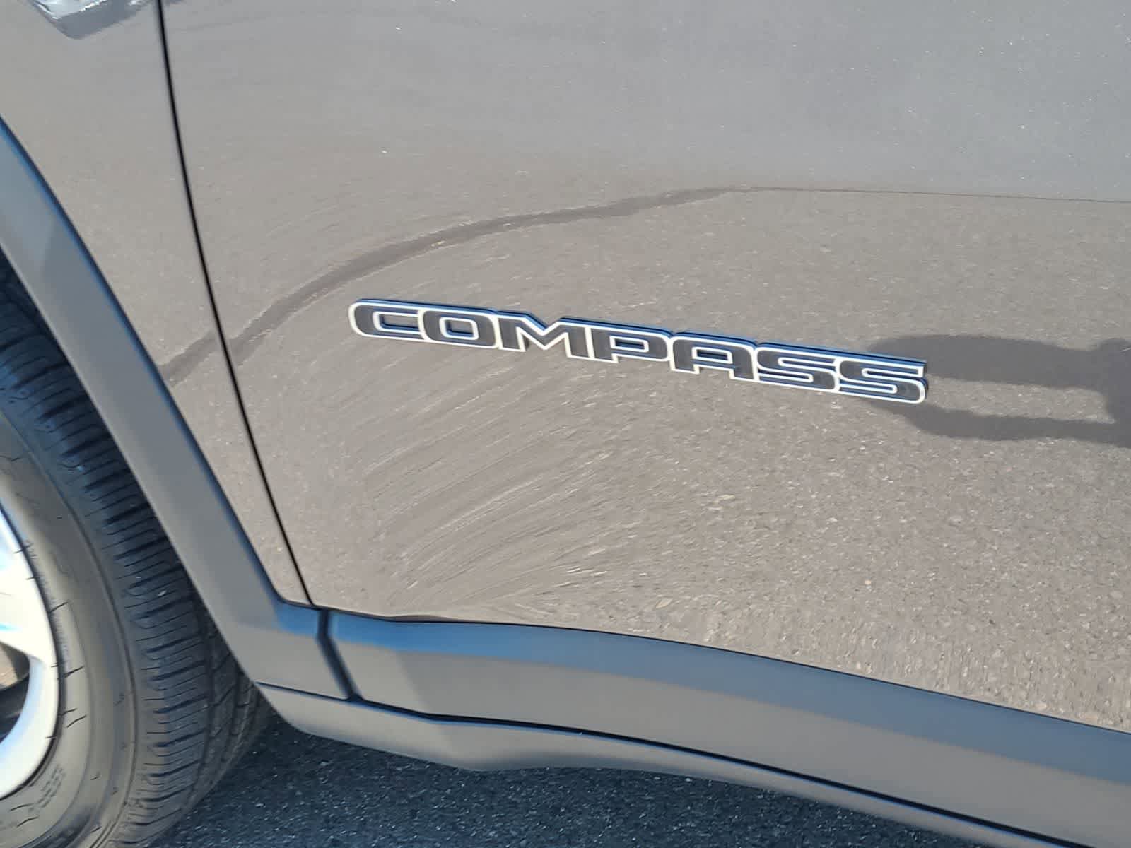 Used 2023 Jeep Compass Latitude w/ Sun and Sound Group AWD/4WD image 15
