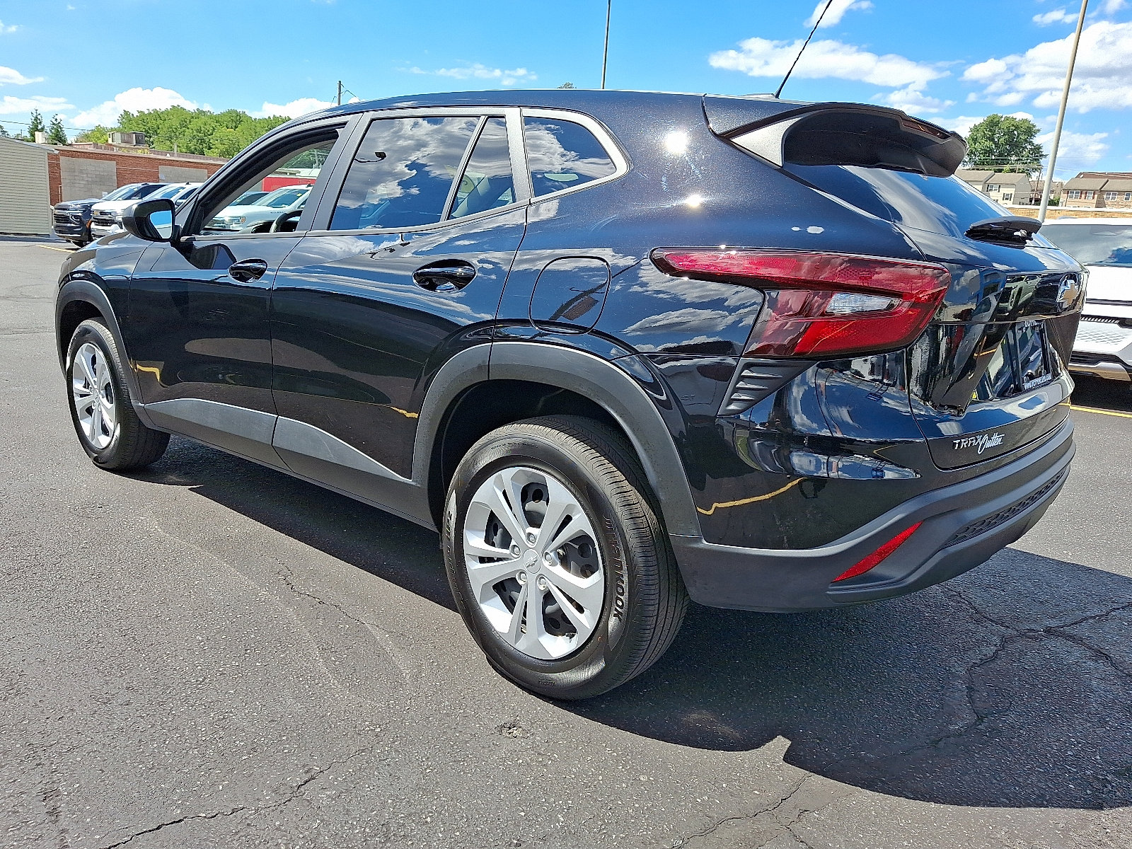Used 2025 Chevrolet Trax LS image 3