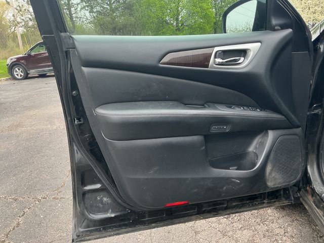 Used 2015 Nissan Pathfinder Platinum AWD/4WD image 11