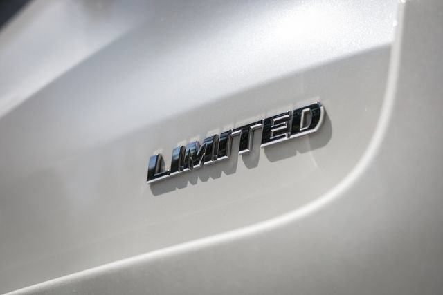 Used 2016 Toyota Highlander Limited FWD image 25
