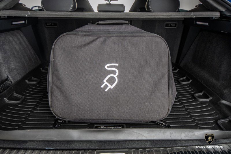 Used 2025 Lamborghini Urus SE image 26