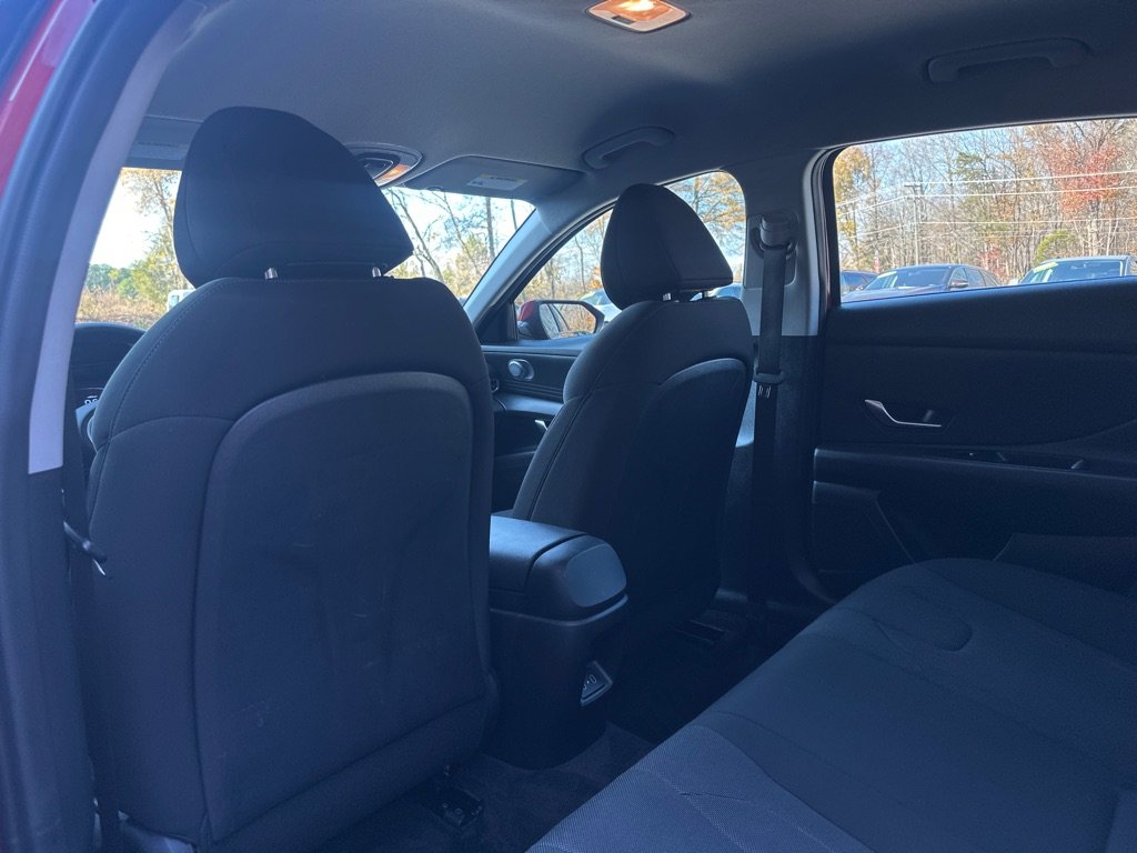 Used 2024 Hyundai Elantra SE image 13