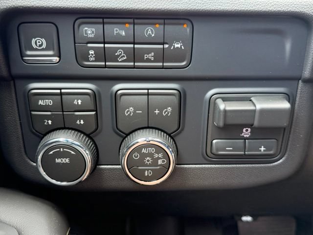 New 2026 Chevrolet Tahoe Premier w/ Sun And Tow Package AWD/4WD image 20